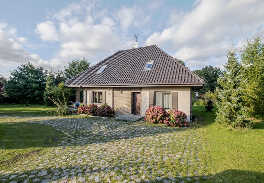 Piękny dom z bardzo dużą działką, spokojna okolica