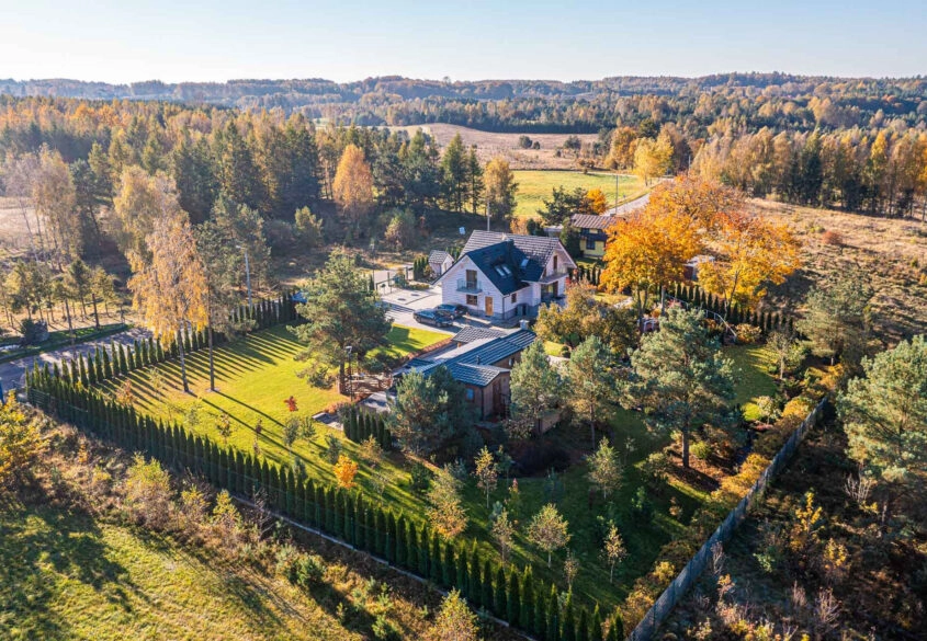 Komfortowa posiadłość, duża działka, ładny ogród