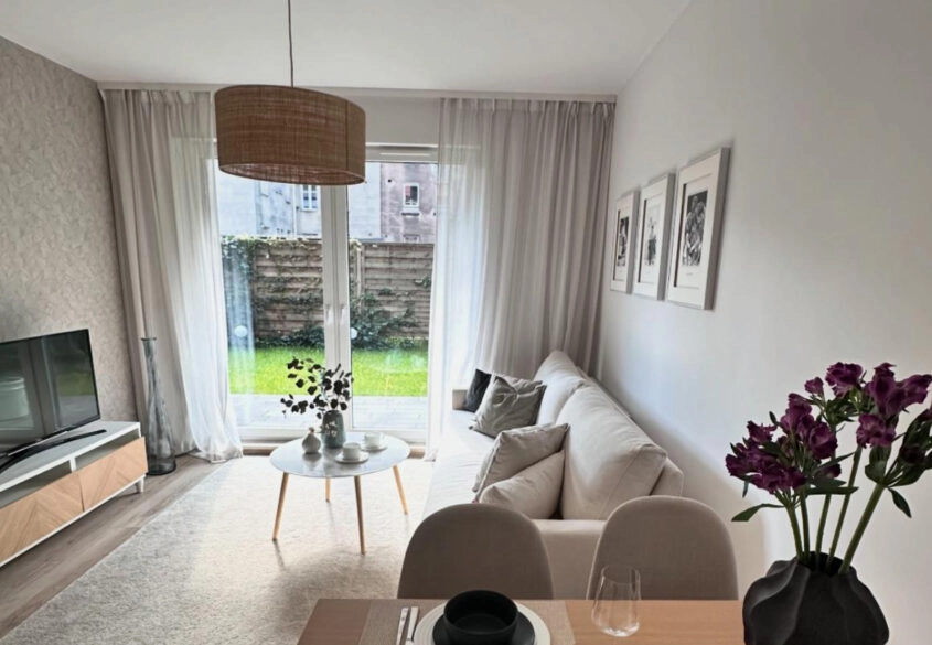 Mieszkanie 2 pok, hala garażowa, ogród 40m2