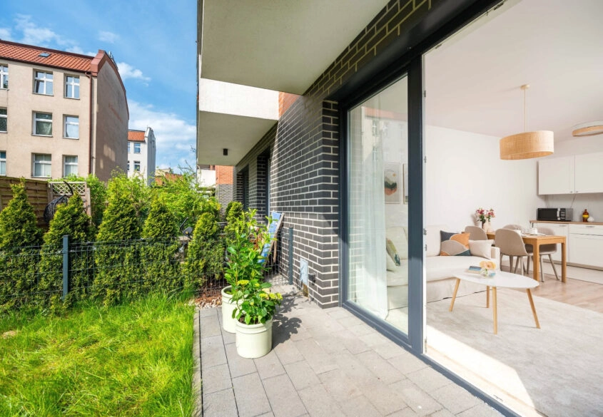 Mieszkanie 2 pok, hala garażowa, ogród 40m2