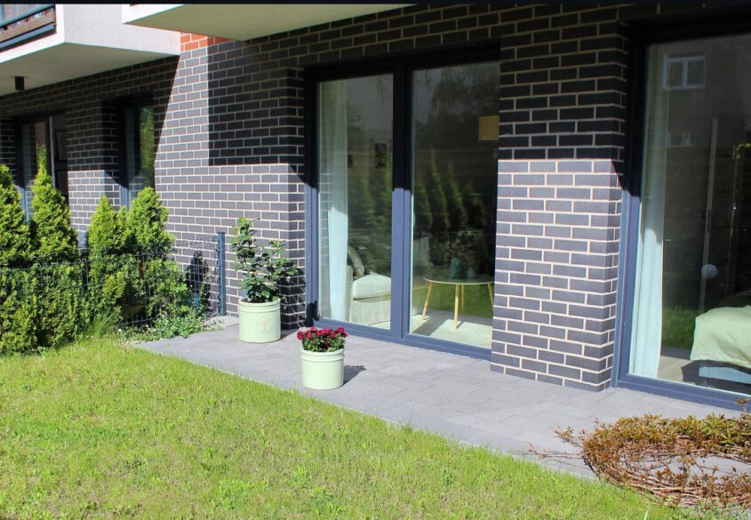 Mieszkanie 2 pok, hala garażowa, ogród 40m2