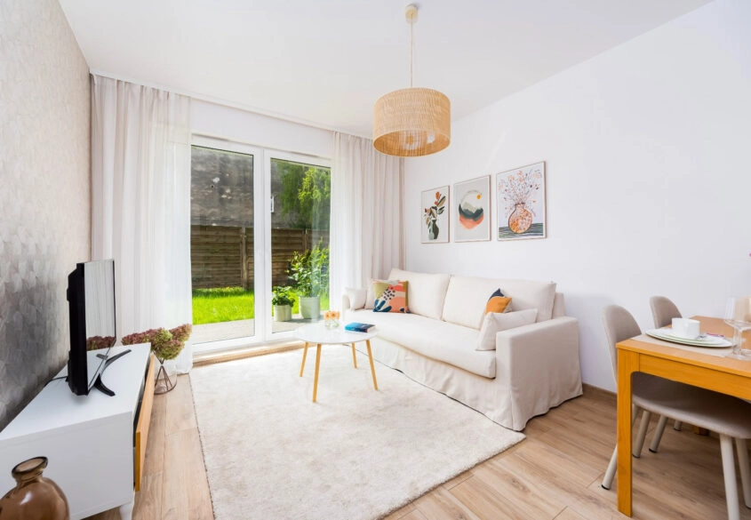 Mieszkanie 2 pok, hala garażowa, ogród 40m2