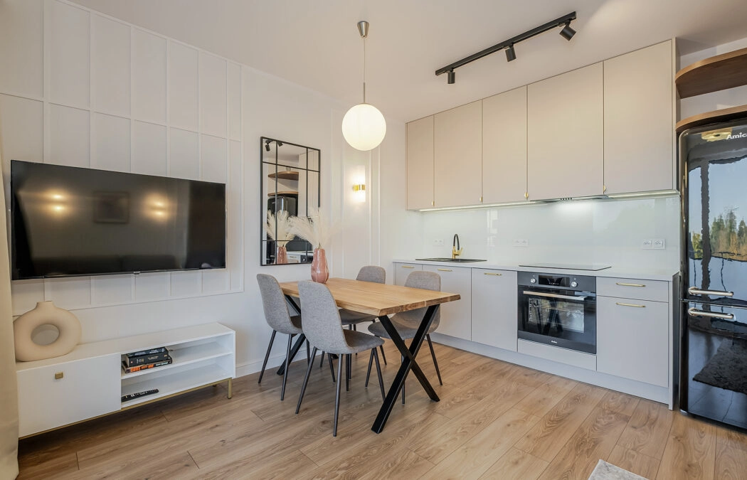 2 pokojowe mieszkanie, miejsce zewnętrzne +komórka