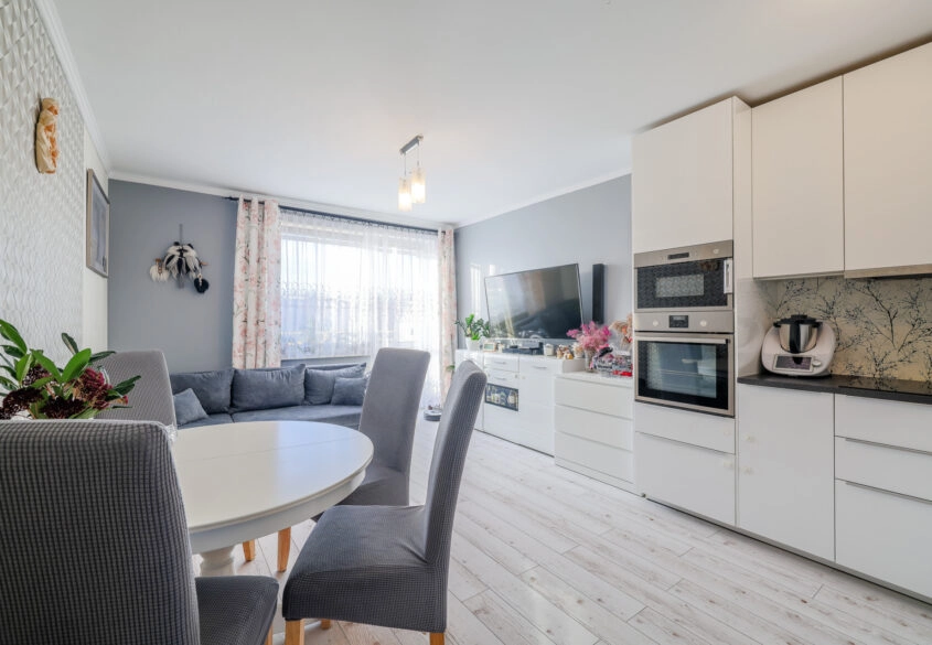 3 pokojowe mieszkanie, 2 balkony, ładny widok!