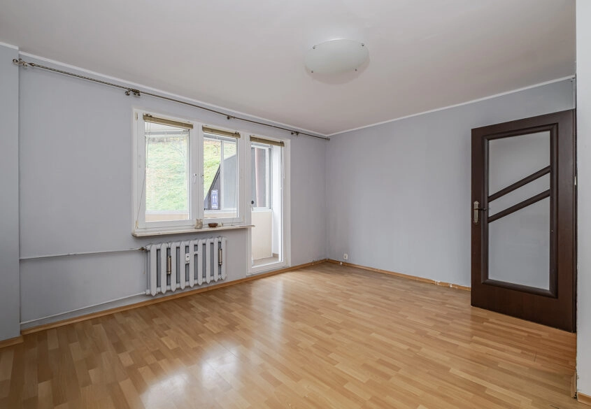 3 pokoje z dużą loggią! Blisko pełnej komunikacji