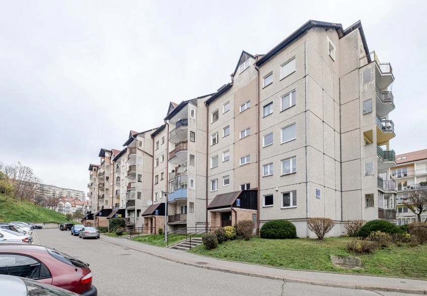 3 pokoje z dużą loggią! Blisko pełnej komunikacji