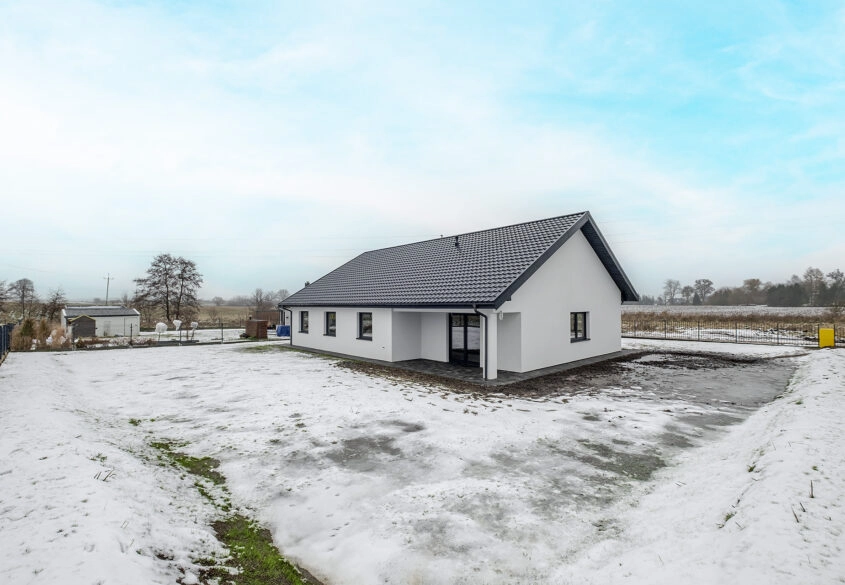 Przestronny dom parterowy na dużej działce!