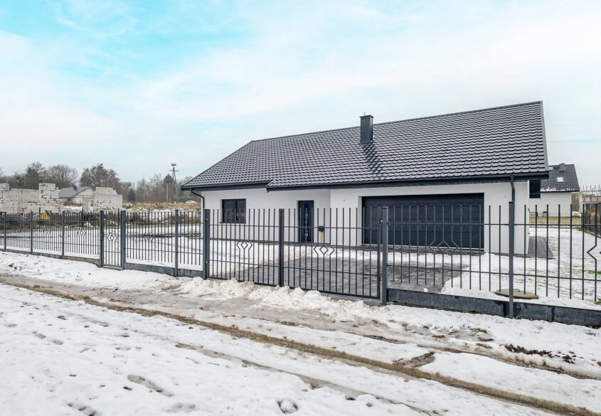 Przestronny dom parterowy na dużej działce!