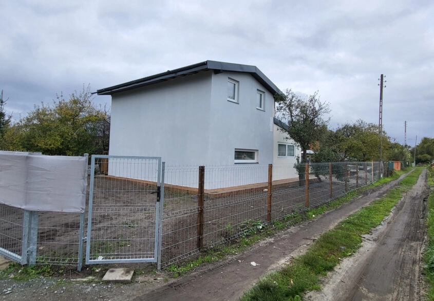 Działka ROD z nowym domem całorocznym