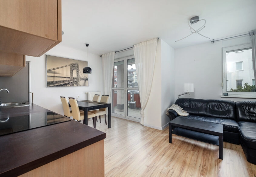 3 pokoje z balkonem, miejscem w hali i komórką!