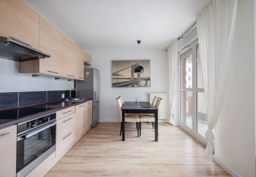 3 pokoje z balkonem, miejscem w hali i komórką!