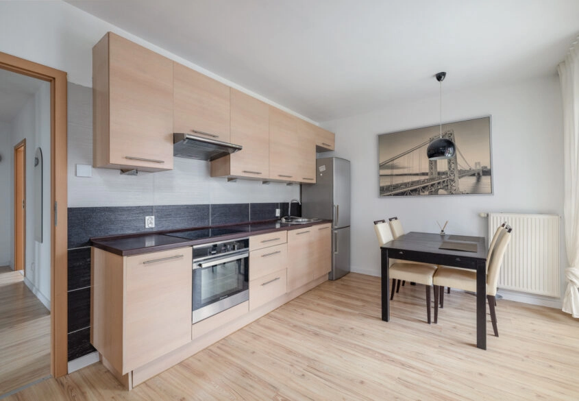 3 pokoje z balkonem, miejscem w hali i komórką!