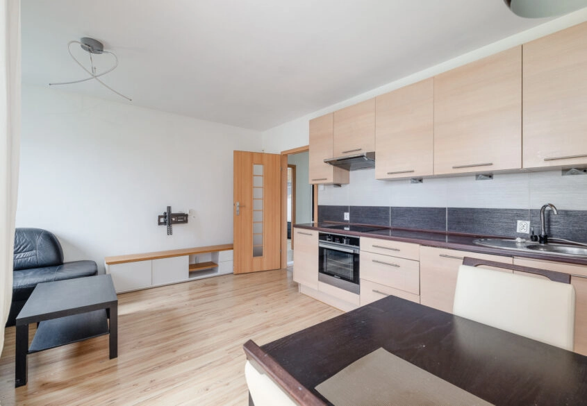 3 pokoje z balkonem, miejscem w hali i komórką!