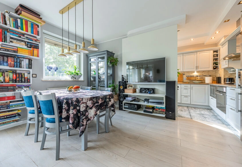 Przestronne mieszkanie z prywatnym ogródkiem