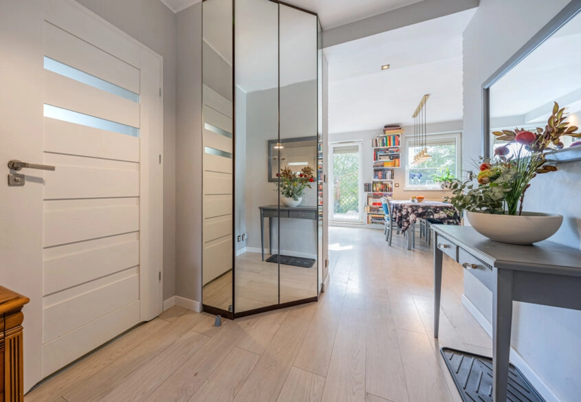 Przestronne mieszkanie z prywatnym ogródkiem