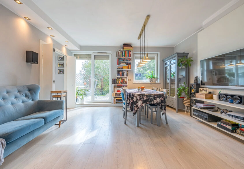 Przestronne mieszkanie z prywatnym ogródkiem