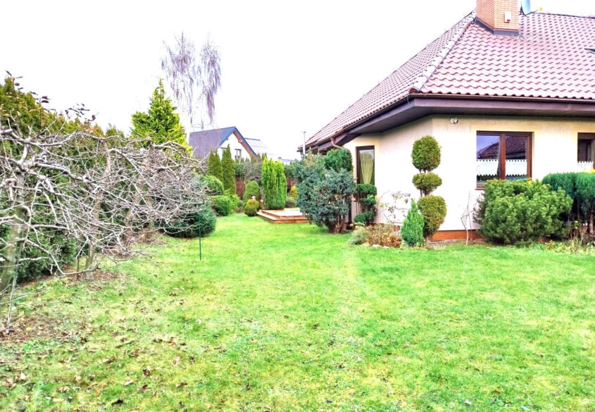 DOM WOLNOSTOJĄCY W MOSTACH