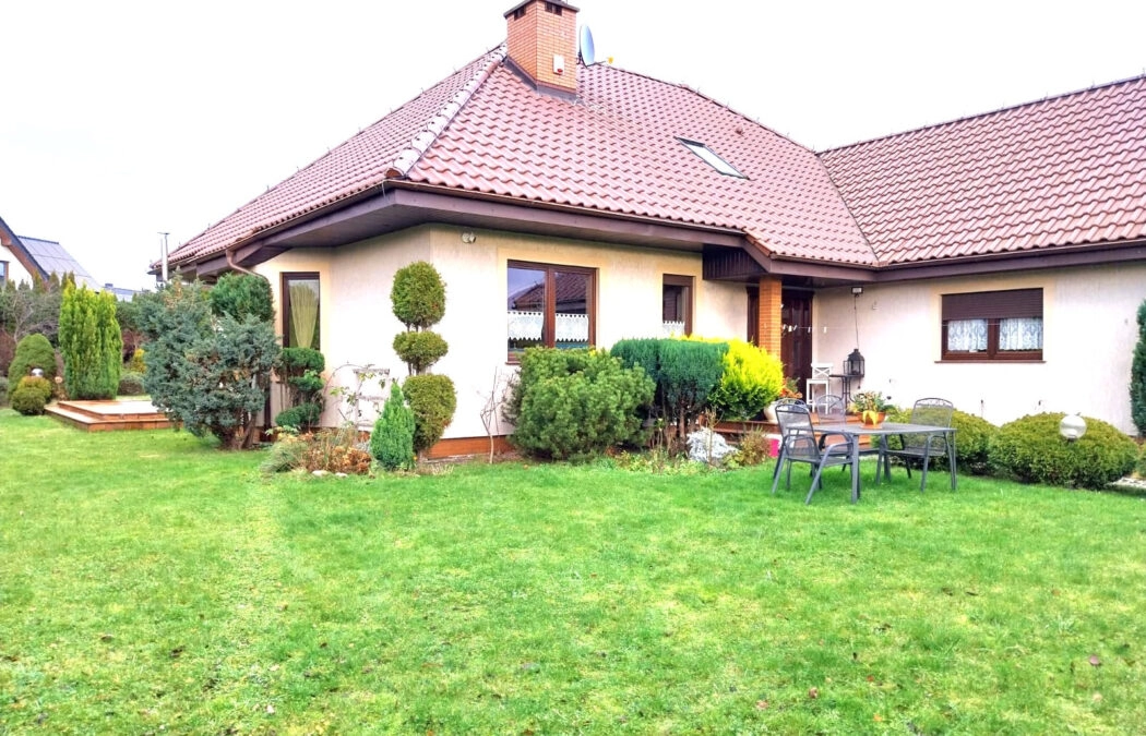 DOM WOLNOSTOJĄCY W MOSTACH