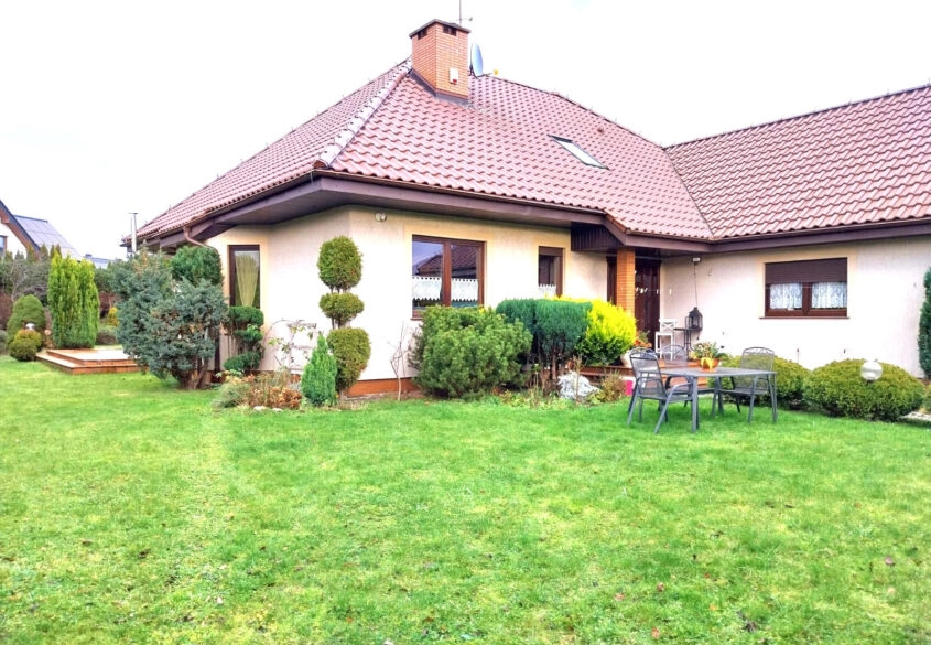 DOM WOLNOSTOJĄCY W MOSTACH