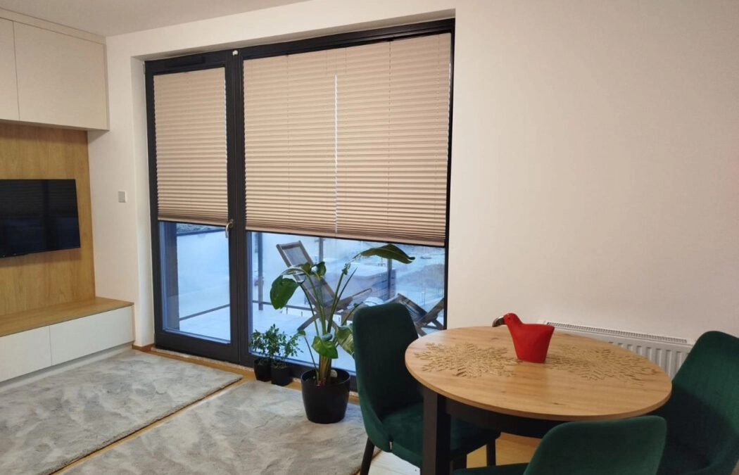 10 min spacerem do tramwaju! 2 pokoje + kuchnia