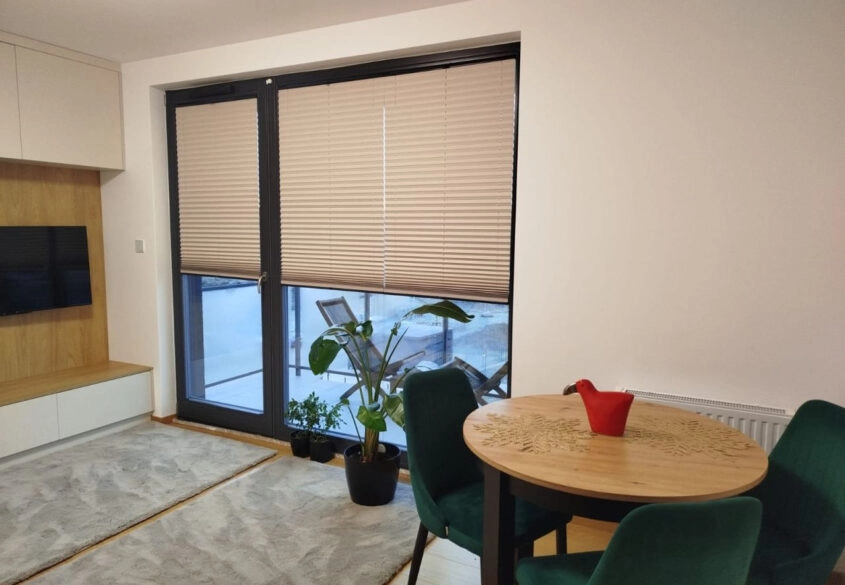 10 min spacerem do tramwaju! 2 pokoje + kuchnia