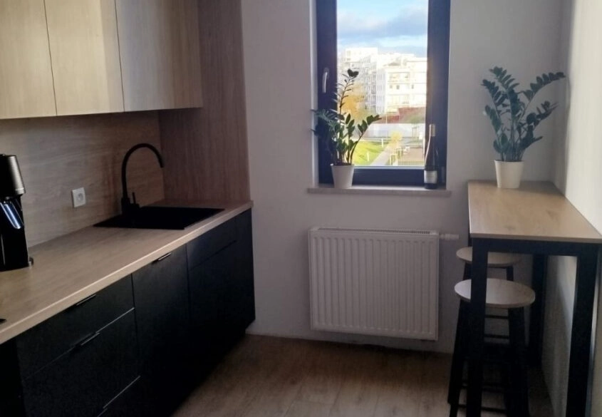 10 min spacerem do tramwaju! 2 pokoje + kuchnia