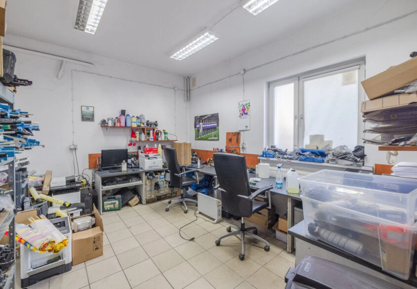 Obiekt handlowo-usługowy, Trakt św. Wojciecha