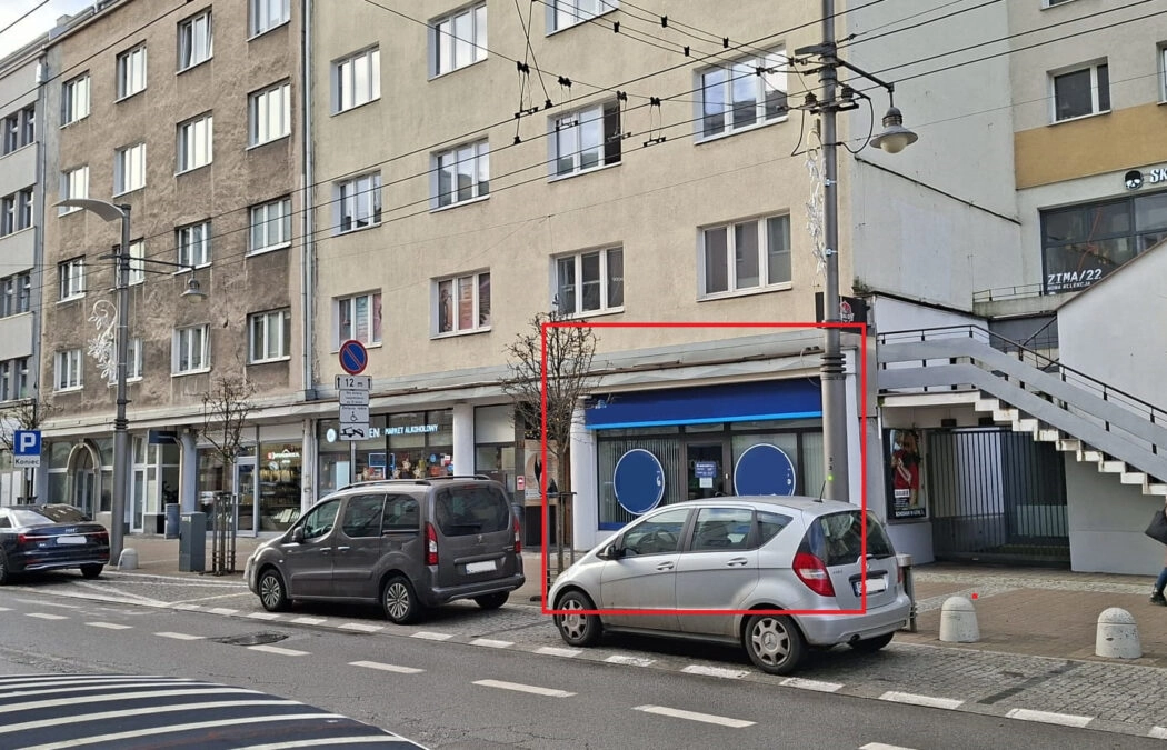 Świętojańska - lokal na parterze z dużą witryną
