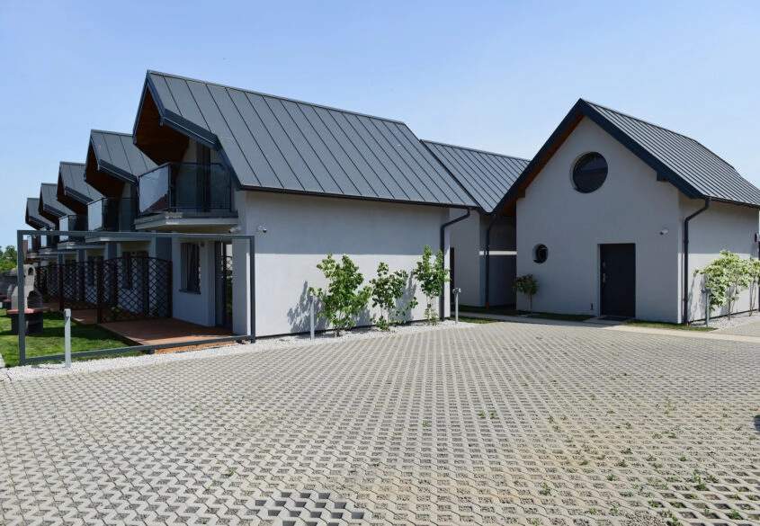 Gotowy biznes nad morzem - 10 domów na wynajem!