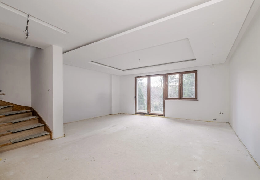 6 pokoi, 3 balkony, ogród - do własnej aranżacji!