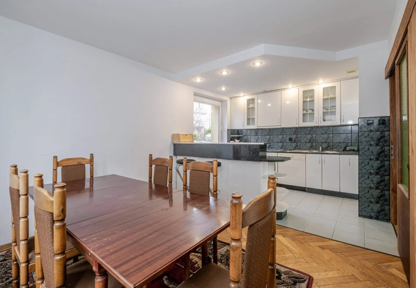 Dom dla 2 rodzin lub pod inwestycję