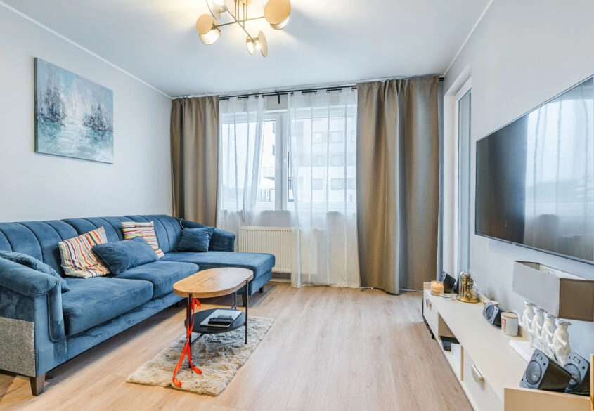 2 FUNKCJONALNE POKOJE W NOWOCZESNYM BUDYNKU