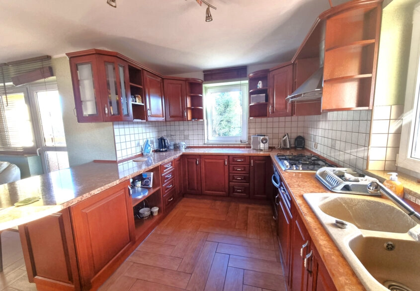 Funkcjonalny dom z dwiema sypialniami na parterze