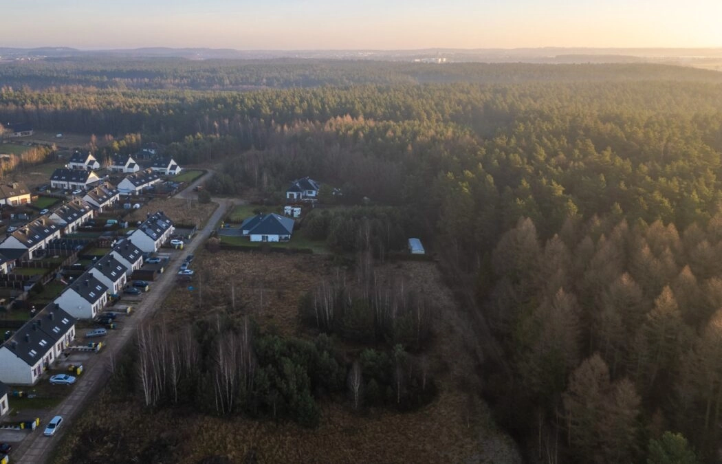 Piękna działka pod lasem 2257 m2  z wydaną WZ.