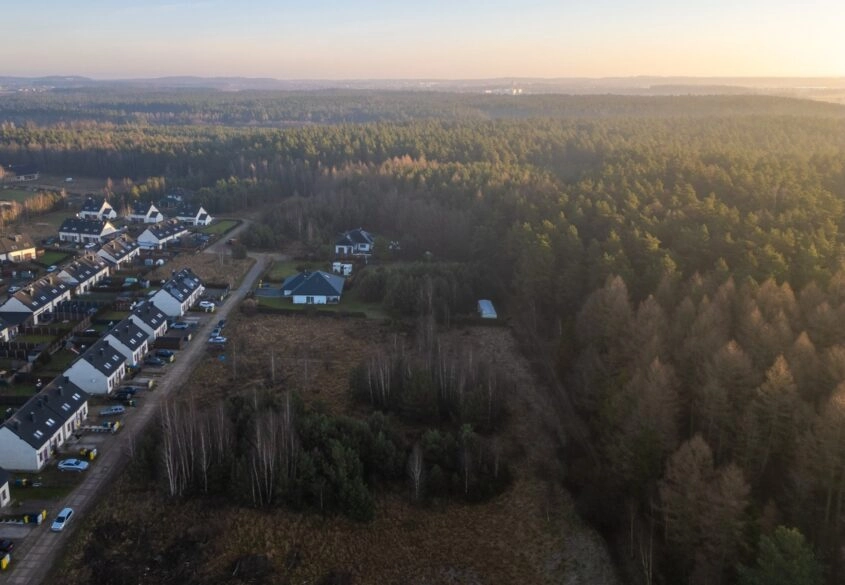 Piękna działka pod lasem 2257 m2  z wydaną WZ.