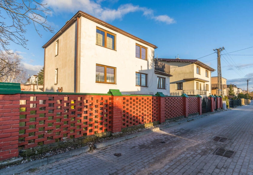 Dom z dwoma lokalami mieszkalnymi!