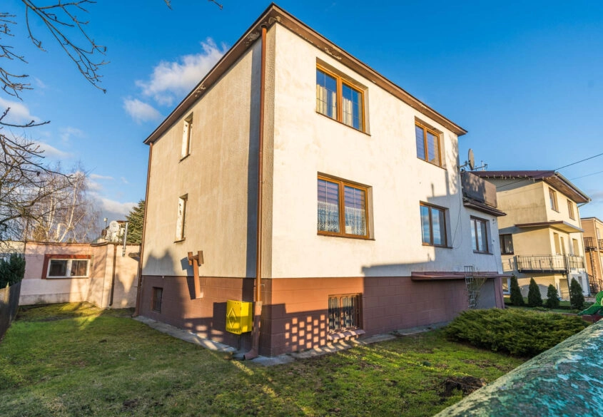 Dom z dwoma lokalami mieszkalnymi!