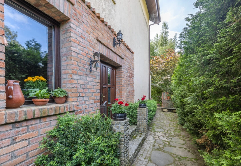 Dom Mieszkalny z pokojami na wynajem nad morzem