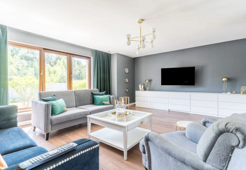 Dom 384 m2 i budynek 58m2 z podpiwniczeniem