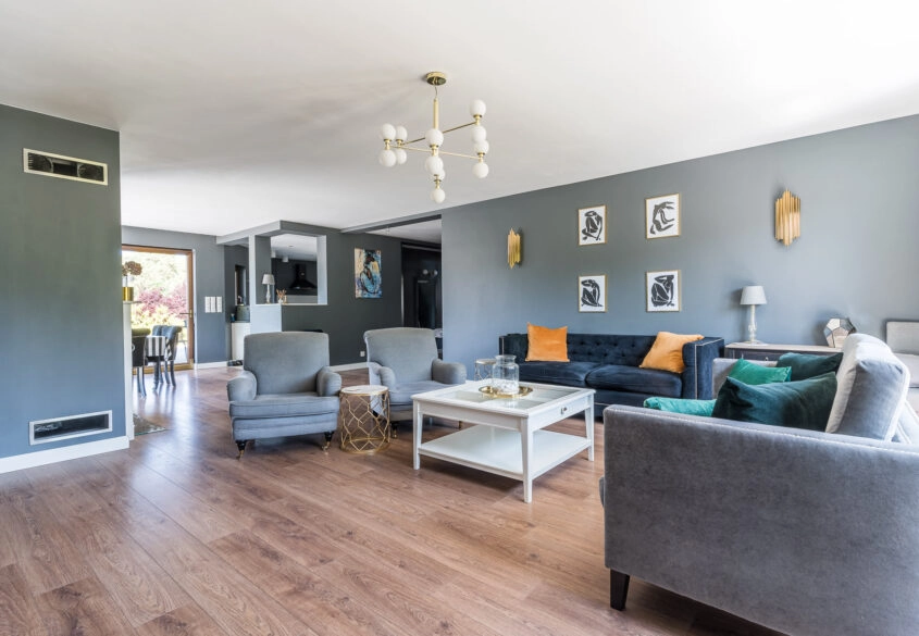 Dom 384 m2 i budynek 58m2 z podpiwniczeniem