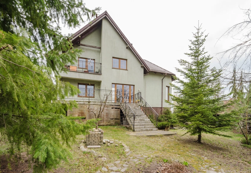 Dom wolnostojący 150 m2 pow. uż. na działce 916 m2