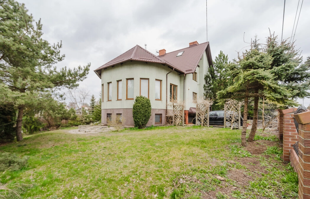 Dom wolnostojący 150 m2 pow. uż. na działce 916 m2