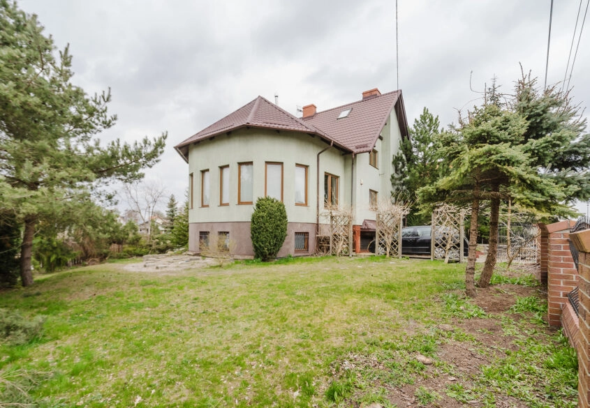 Dom wolnostojący 150 m2 pow. uż. na działce 916 m2