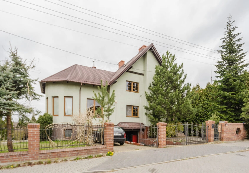 Dom wolnostojący 150 m2 pow. uż. na działce 916 m2