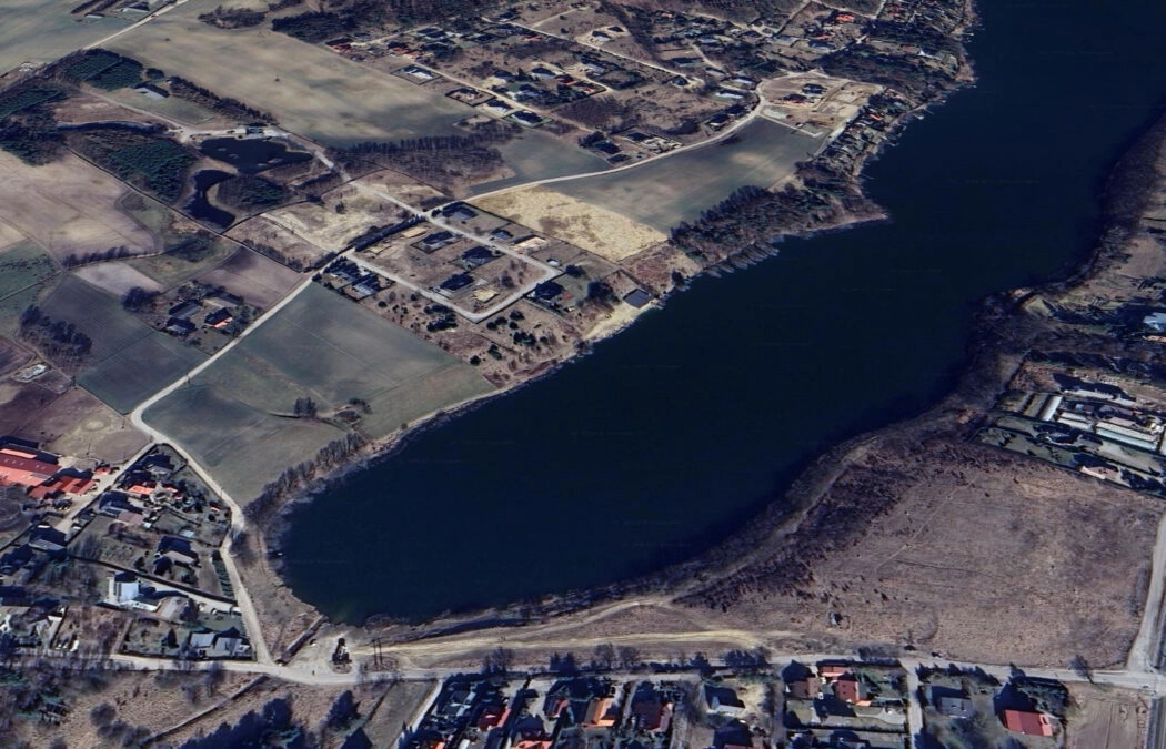 Działki budowlane z dostępem do jeziora.