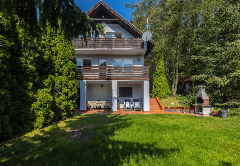 Urokliwy dom położony w otoczeniu jezior i lasów!