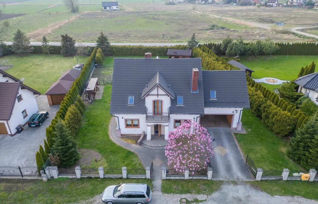 Dom z garażem na dużej działce!