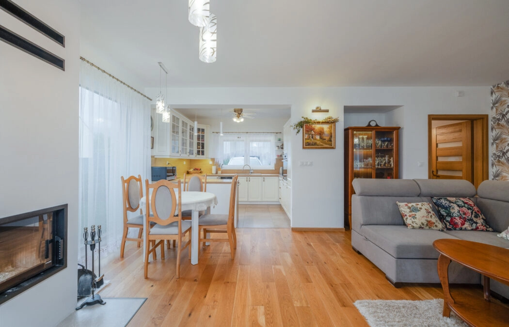 Dom w Żukczynie-spokojna okolica, blisko miasta