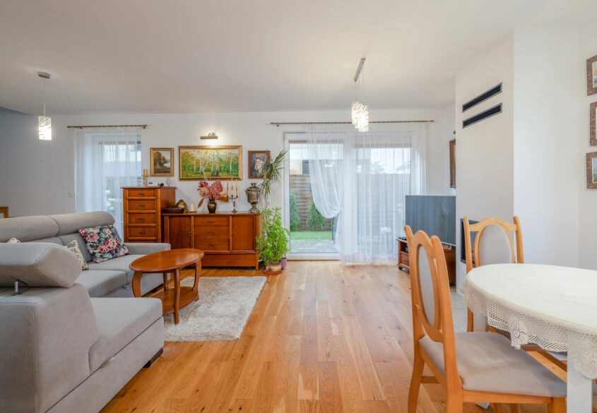 Dom w Żukczynie-spokojna okolica, blisko miasta