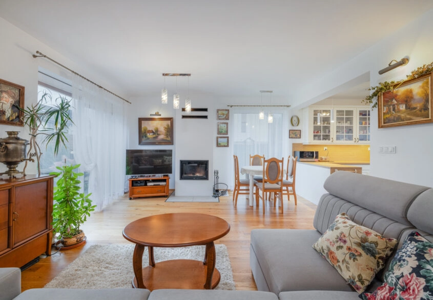 Dom w Żukczynie-spokojna okolica, blisko miasta